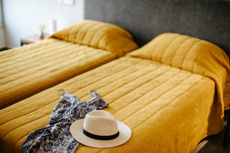 חדר סטנדרט לשלושה, Logis Hotel Restaurant Le Vedaquais