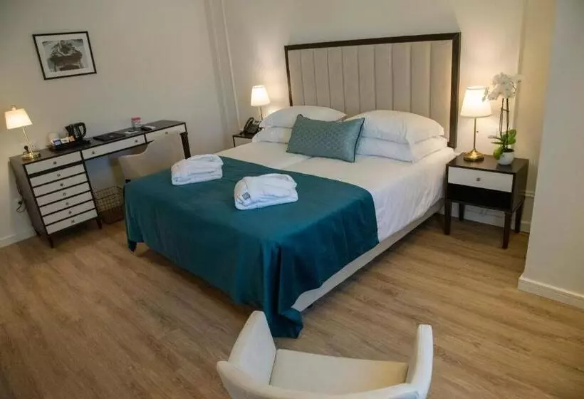 スイート, Luna Hotel de Tábua