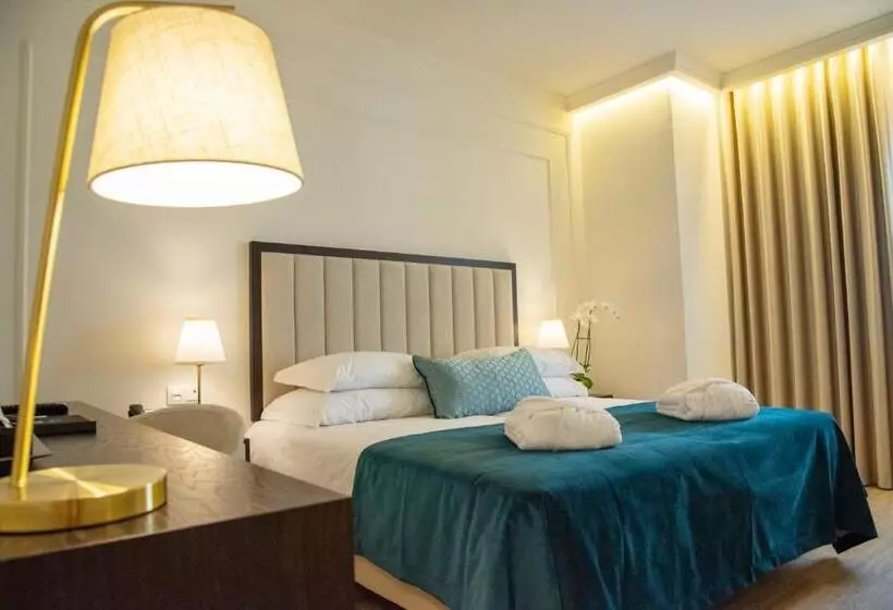 スイート, Luna Hotel de Tábua