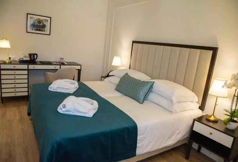 スイート, Luna Hotel de Tábua