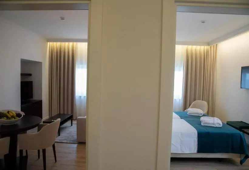 スイート, Luna Hotel de Tábua