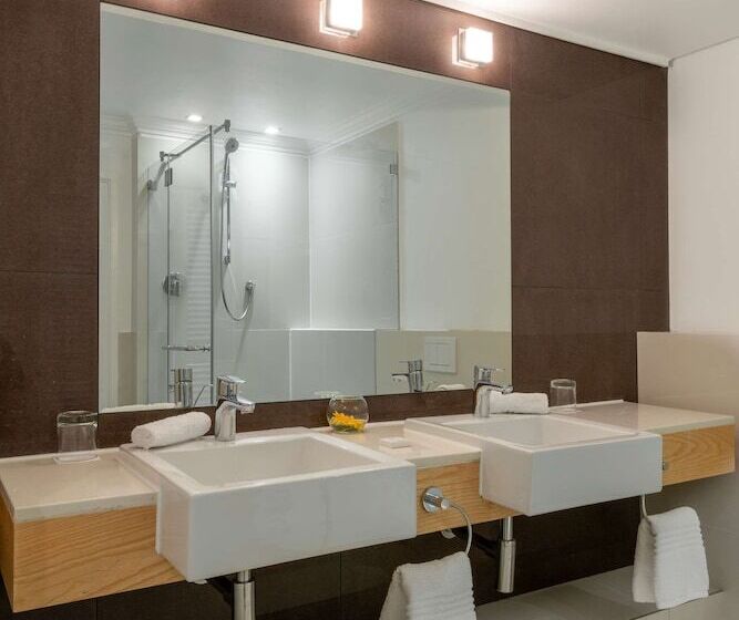 اتاق خانوادگی با چشمانداز دریا, Radisson Collection Hotel, Waterfront Cape Town