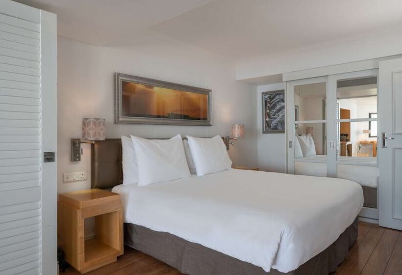 اتاق خانوادگی با چشمانداز دریا, Radisson Collection Hotel, Waterfront Cape Town