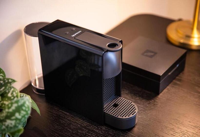 标准工作室, The Clermont London Victoria