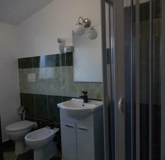 带阳台的三人标准间, B&b Magna Graecia