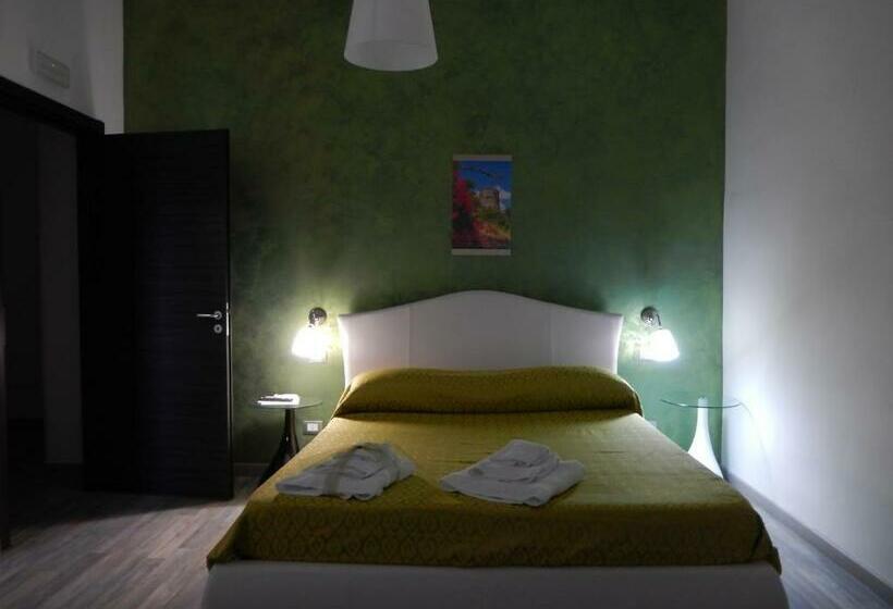 带阳台的三人标准间, B&b Magna Graecia