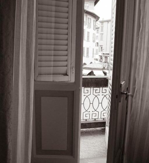 اتاق استاندارد با وان آب گرم, Ilsanleonardo