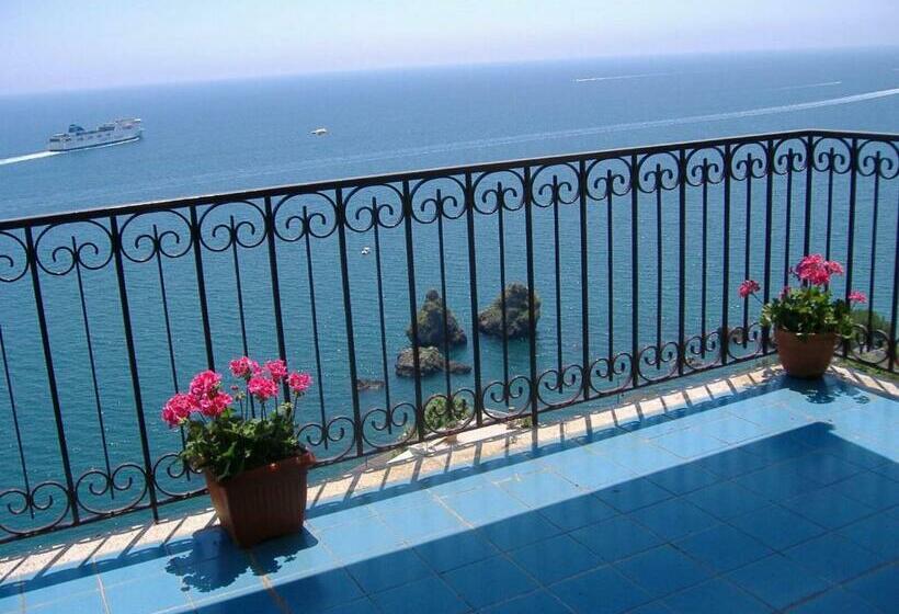 غرفة قياسية مطلّة علي البحر مزوَّدة بشُرفة, Lady Ida B&b