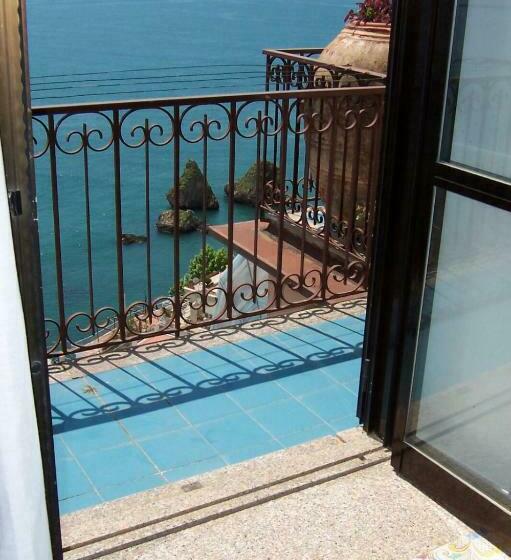 غرفة عائلية مطلّة علي البحر, Lady Ida B&b