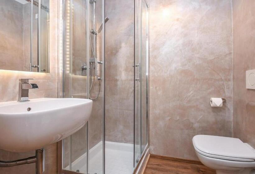 Полулюкс, Luxury Suite Sirmione