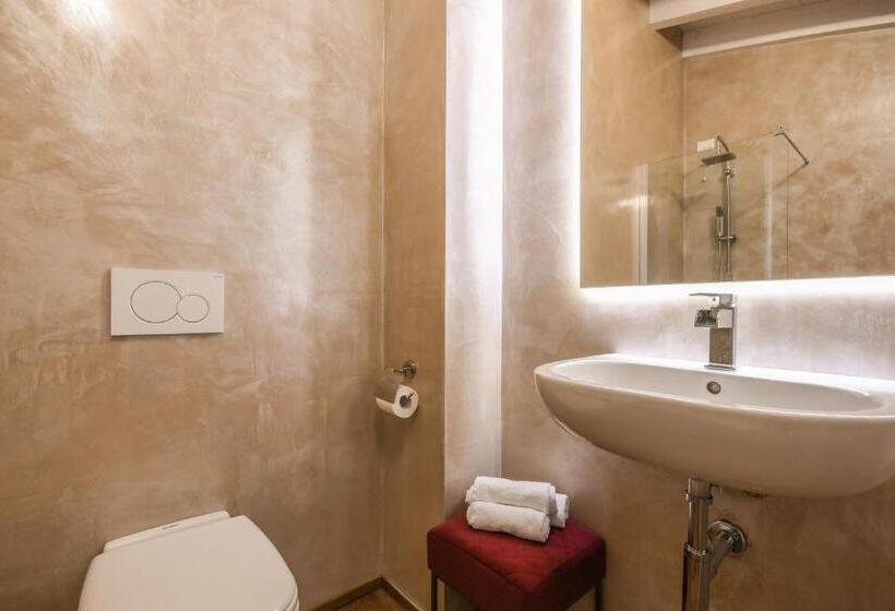 Номер Deluxe с Видом, Luxury Suite Sirmione