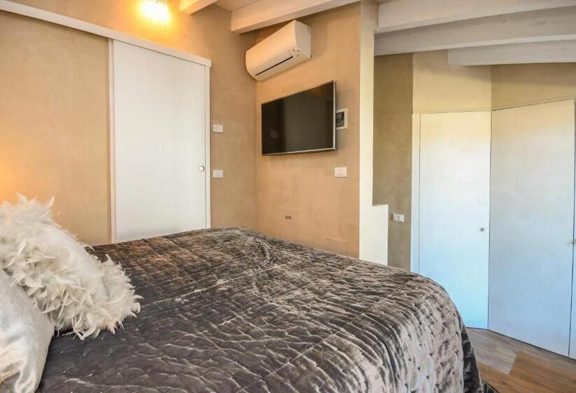 Номер Deluxe с Видом, Luxury Suite Sirmione