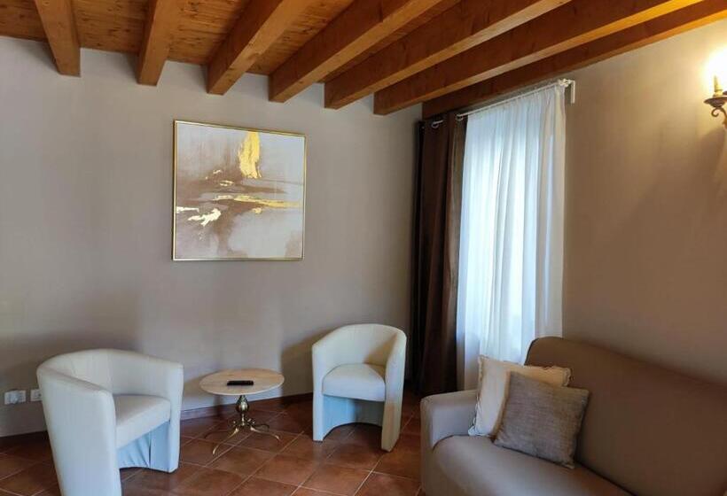 Полулюкс Нижний Этаж, Luxury Suite Sirmione