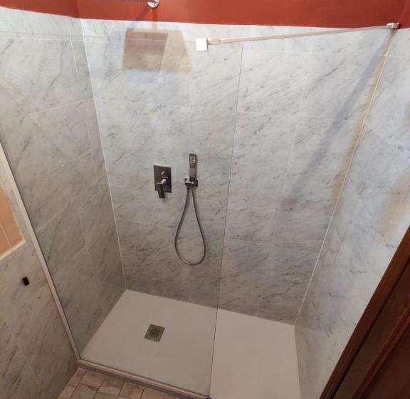 آپارتمان 2 خوابه, The Black Sheep B&b