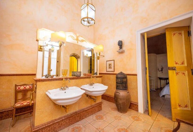 חדר דחוקס עם מיטת קינג, B&b Palazzo De Matteis