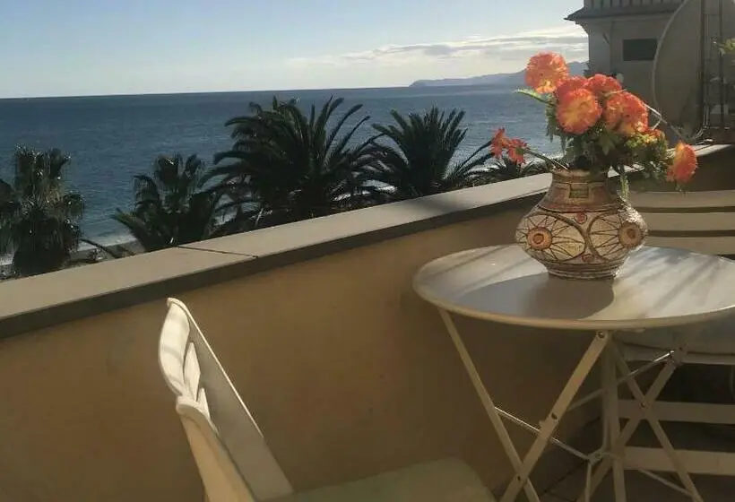 スタンダードスタジオ, Guest House Bike & Relax Finale Ligure