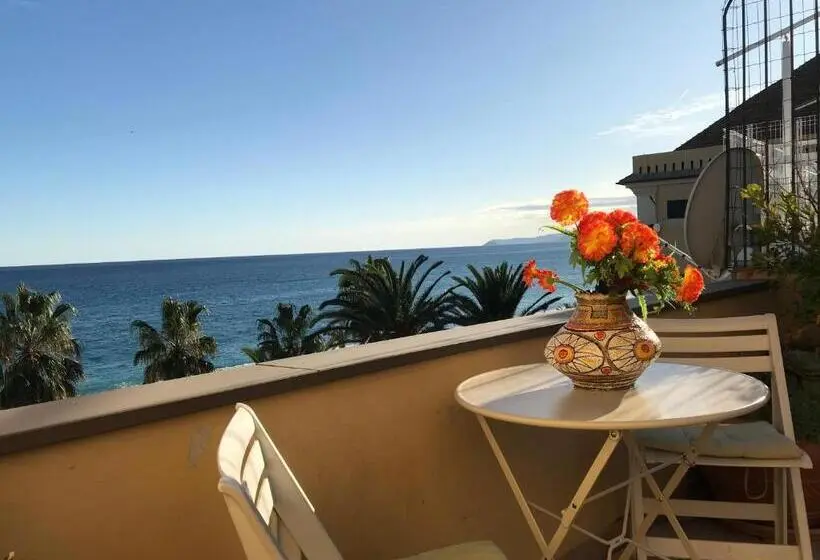 スタンダードスタジオ, Guest House Bike & Relax Finale Ligure