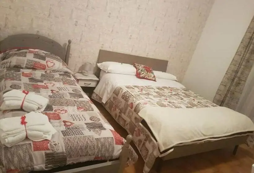 Classic Kolmen Hengen Huone, Iris B&b