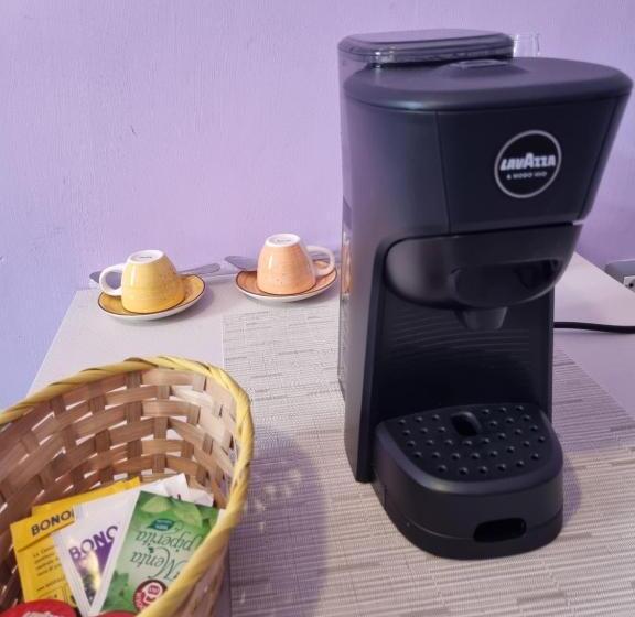 חדר יחיד עם טרסה, Sweet Dream