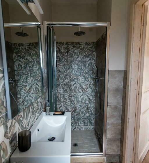 اتاق عادی, La Casa Del Gelsomino