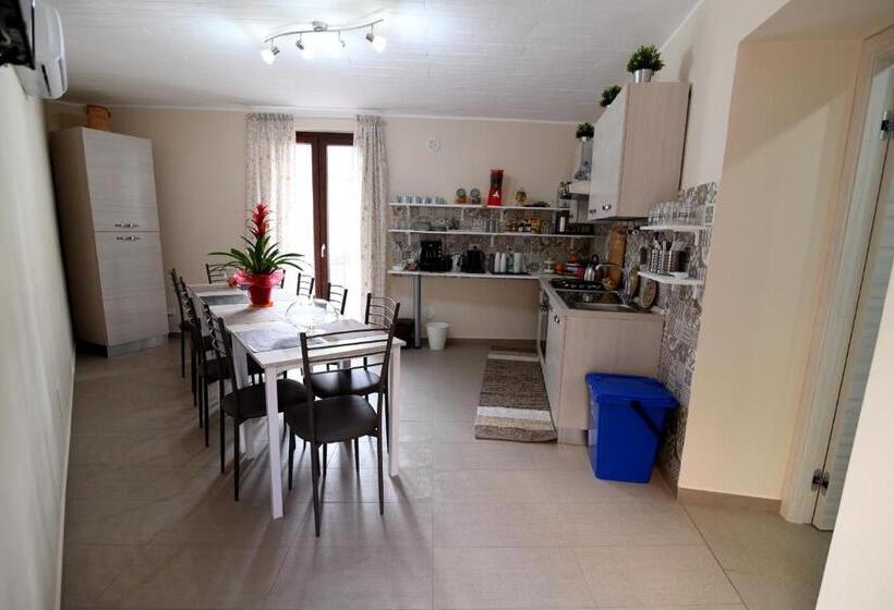 Трехместный Президентский, La Regina Di Saba