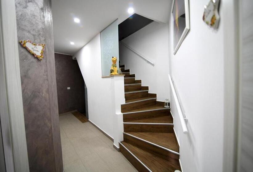 Трехместный Номер Стандарт с Балконом, La Regina Di Saba