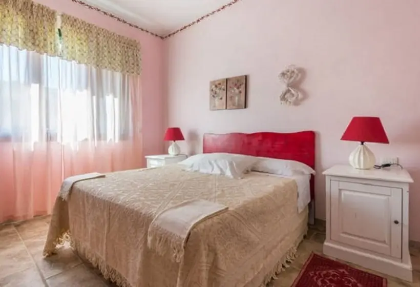 Family Room, Cuaddus E Tellas