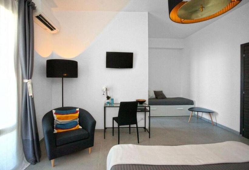 اتاق استاندارد سه تخته با بالکن, B&b Roda Barocco