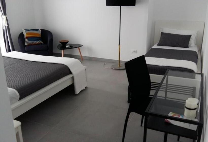 带阳台的三人标准间, B&b Roda Barocco