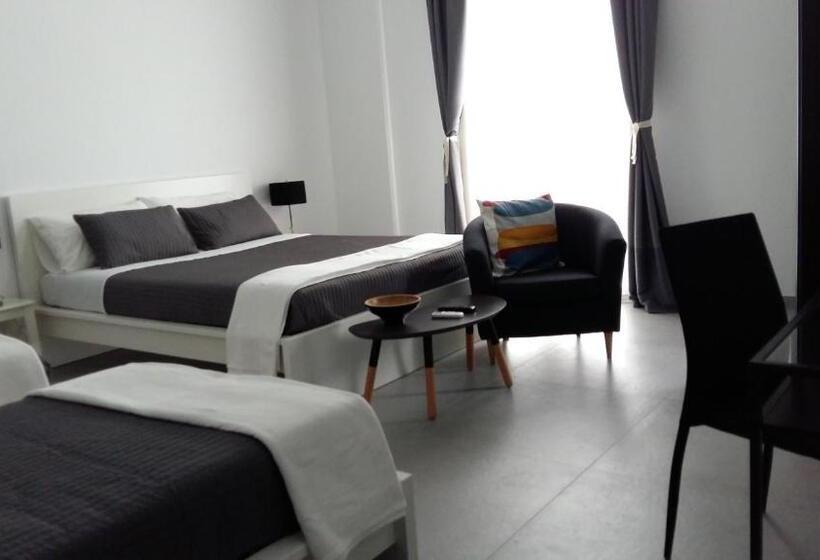 اتاق استاندارد چهارنفره با بالکن, B&b Roda Barocco