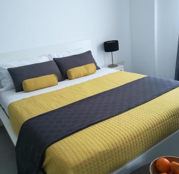اتاق استاندارد چهارنفره با بالکن, B&b Roda Barocco
