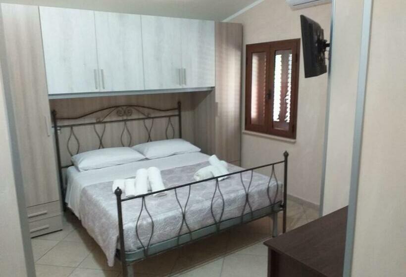 غرفة قياسية رباعية, Ruben Holiday