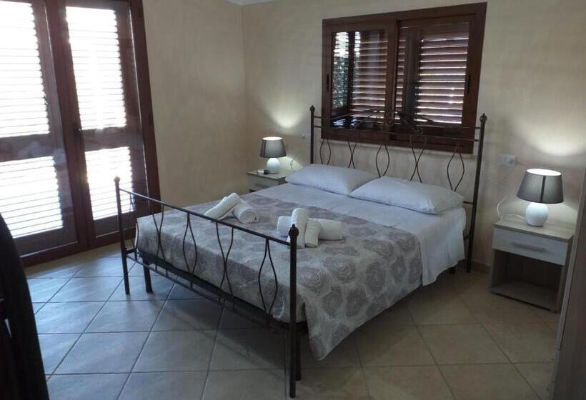 غرفة قياسية رباعية, Ruben Holiday