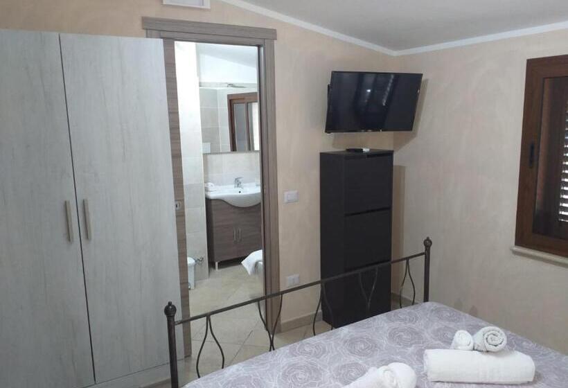 غرفة قياسية, Ruben Holiday