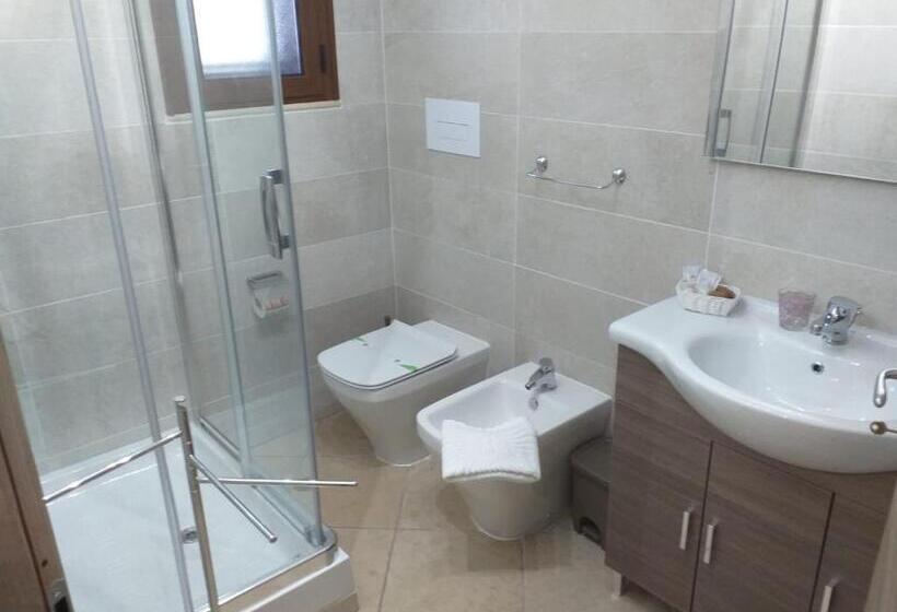 غرفة قياسية, Ruben Holiday