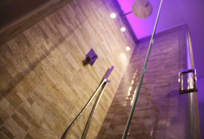 سوییت با چشم‌انداز باغ, La Dolce Notte