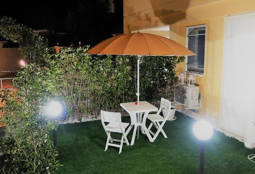 سوییت با چشم‌انداز باغ, La Dolce Notte