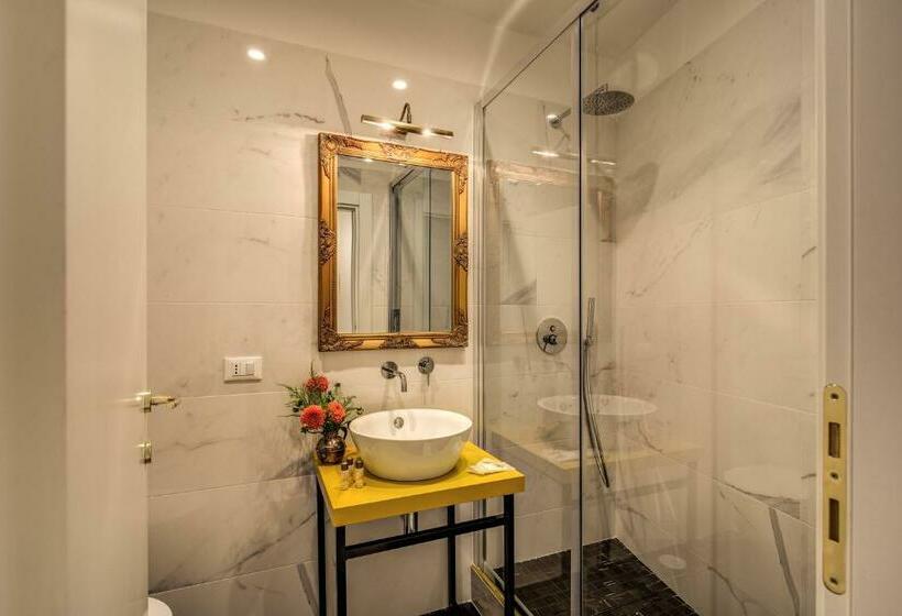 سوییت جونیور, Little Queen Pantheon