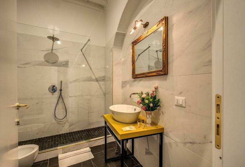 سوییت جونیور, Little Queen Pantheon