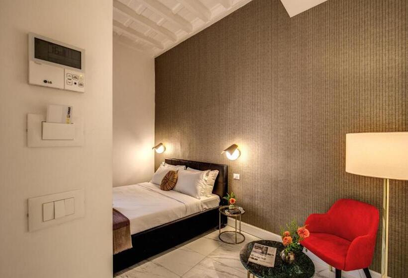 اتاق لوکس, Little Queen Pantheon