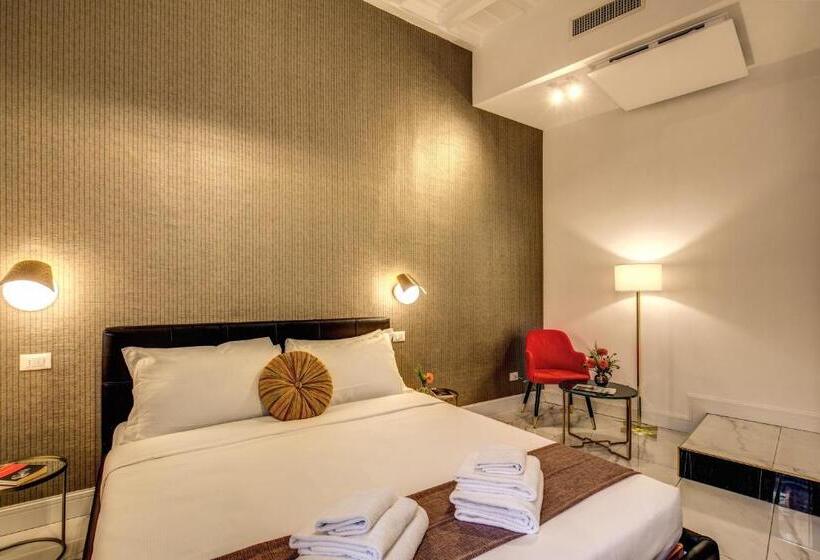 اتاق لوکس, Little Queen Pantheon