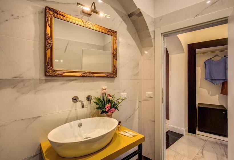 سوییت جونیور لوکس, Little Queen Pantheon