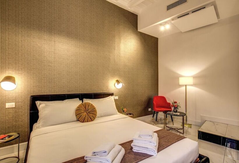 اتاق لوکس, Little Queen Pantheon