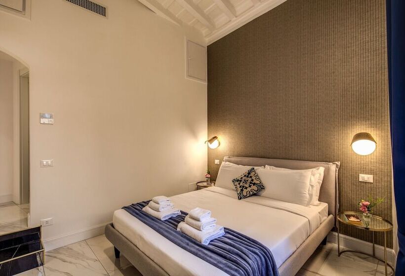 اتاق لوکس, Little Queen Pantheon