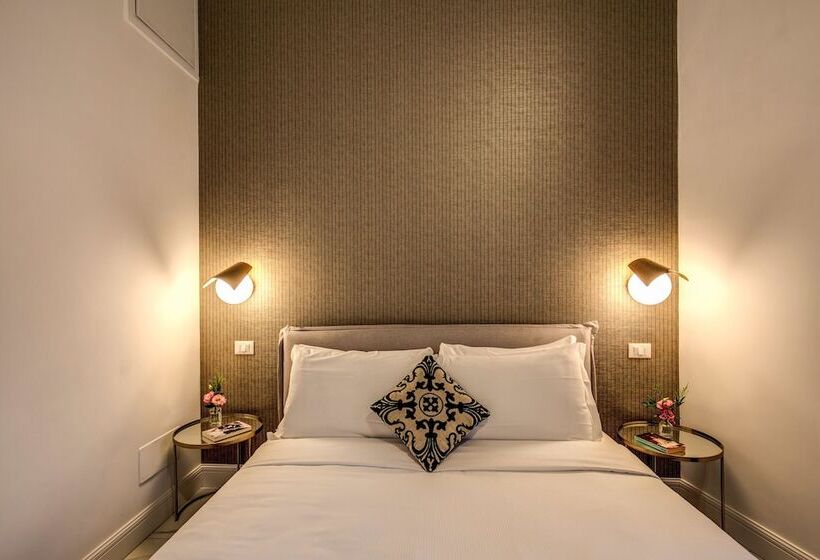 اتاق لوکس, Little Queen Pantheon