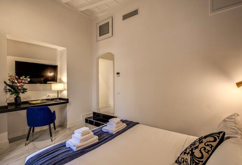 اتاق لوکس, Little Queen Pantheon