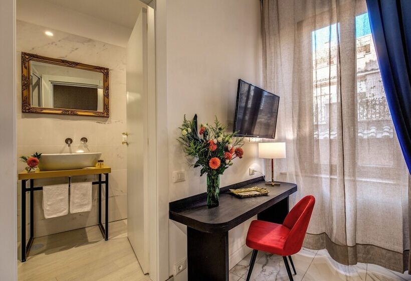 اتاق لوکس, Little Queen Pantheon