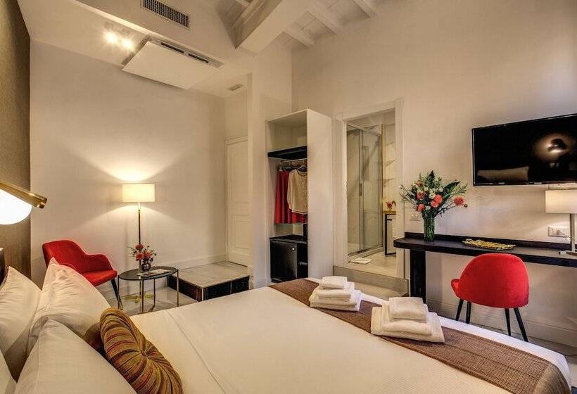 اتاق لوکس, Little Queen Pantheon