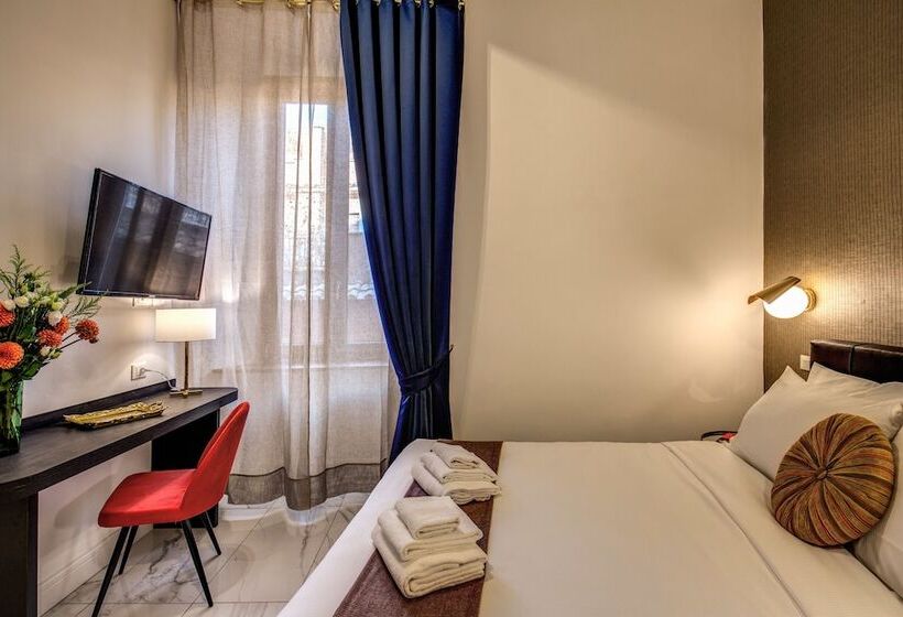 اتاق لوکس, Little Queen Pantheon