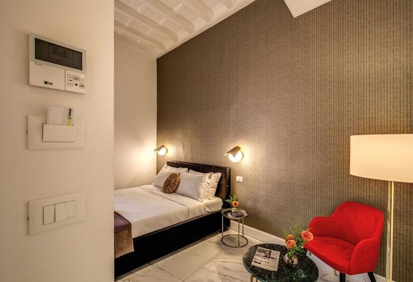 اتاق لوکس, Little Queen Pantheon